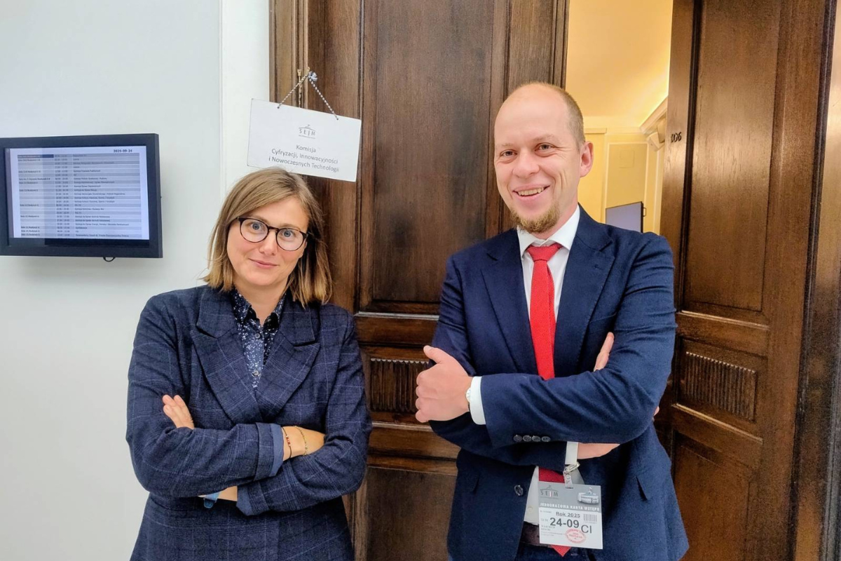 Dorota Głowacka i Wojciech Klicki pod drzwiami komisji cyfryzacji