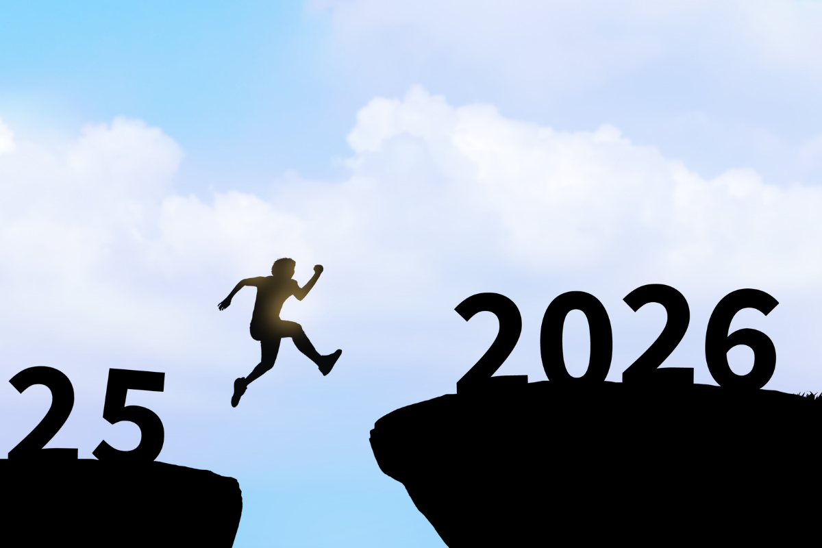 Grafika z postacią rysunkową przeskakującą od liczby 25 do liczby 2026.