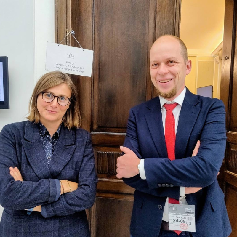 Dorota Głowacka i Wojciech Klicki pod drzwiami komisji cyfryzacji